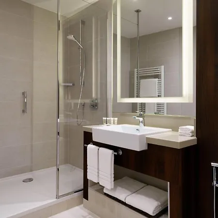 Ξενοδοχείο Courtyard By Marriott 4*