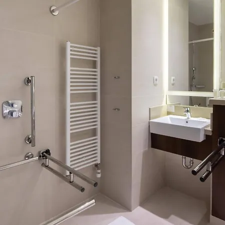 Courtyard By Marriott