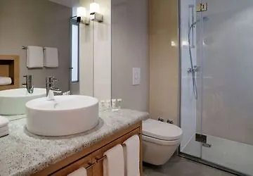 Courtyard By Marriott Hotel